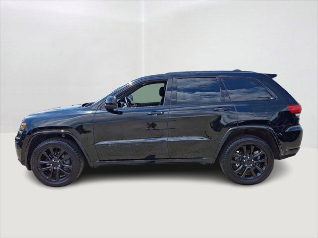 Photo of 2021 Diamond Black Crystal Pearlcoat Jeep Grand Cherokee