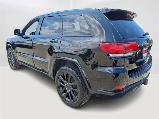 Photo of 2021 Diamond Black Crystal Pearlcoat Jeep Grand Cherokee