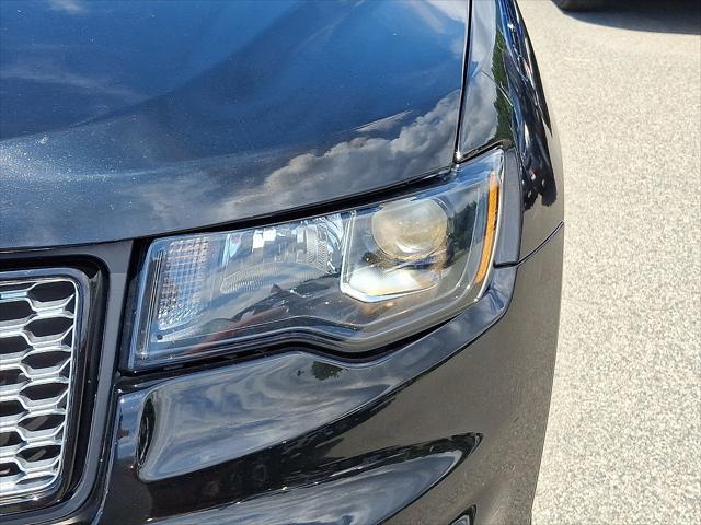 Photo of 2021 Diamond Black Crystal Pearlcoat Jeep Grand Cherokee
