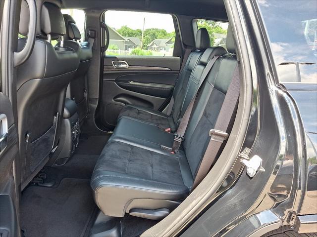 Photo of 2021 Diamond Black Crystal Pearlcoat Jeep Grand Cherokee