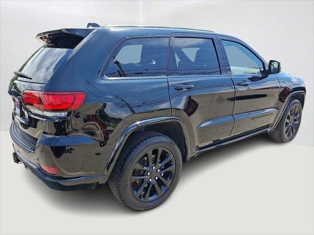 Photo of 2021 Diamond Black Crystal Pearlcoat Jeep Grand Cherokee