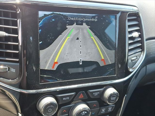 Photo of 2021 Diamond Black Crystal Pearlcoat Jeep Grand Cherokee