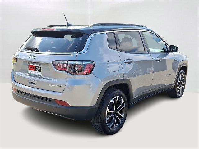 Photo of 2024 Diamond Black Crystal Pearlcoat Jeep Compass