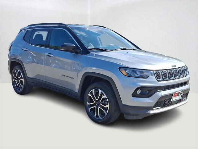 Photo of 2024 Diamond Black Crystal Pearlcoat Jeep Compass