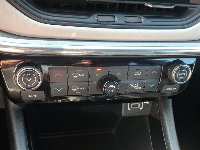 Photo of 2024 Diamond Black Crystal Pearlcoat Jeep Compass