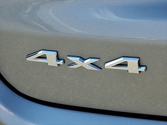Photo of 2024 Diamond Black Crystal Pearlcoat Jeep Compass