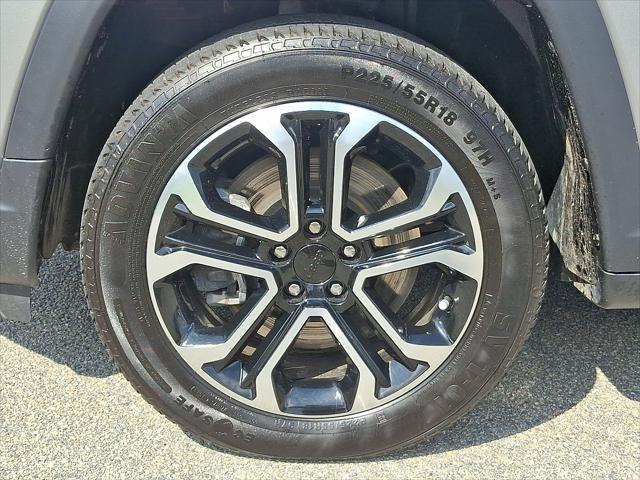 Photo of 2024 Diamond Black Crystal Pearlcoat Jeep Compass