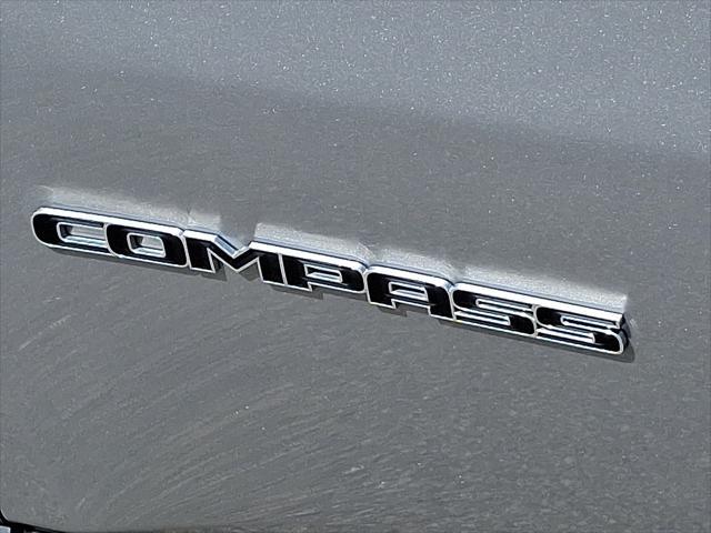 Photo of 2024 Diamond Black Crystal Pearlcoat Jeep Compass