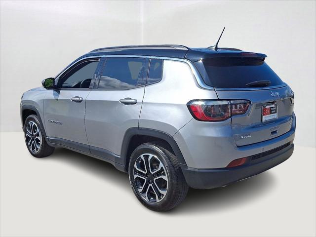 Photo of 2024 Diamond Black Crystal Pearlcoat Jeep Compass