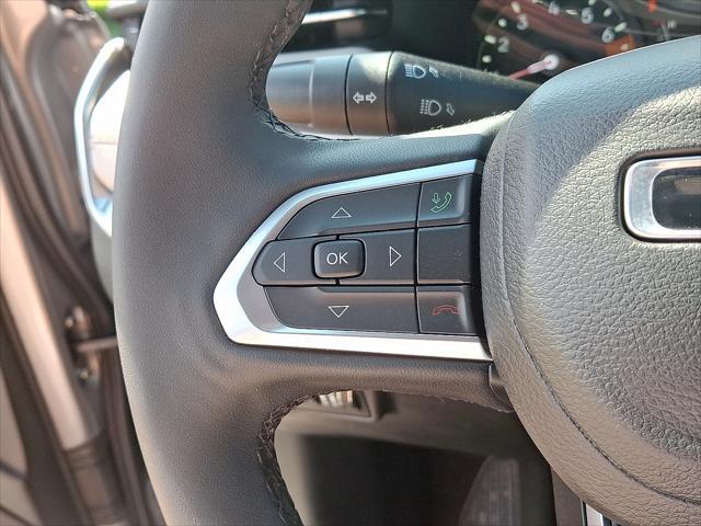 Photo of 2024 Diamond Black Crystal Pearlcoat Jeep Compass