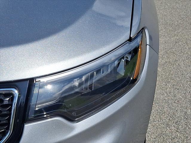 Photo of 2024 Diamond Black Crystal Pearlcoat Jeep Compass