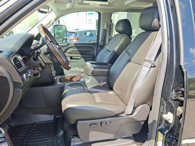 Photo of 2013 Onyx Black GMC Sierra 2500