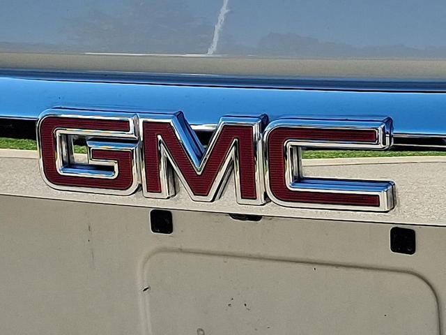 Photo of 2016 Sparkling Silver Metallic GMC Yukon