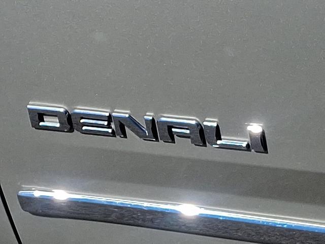 Photo of 2016 Sparkling Silver Metallic GMC Yukon
