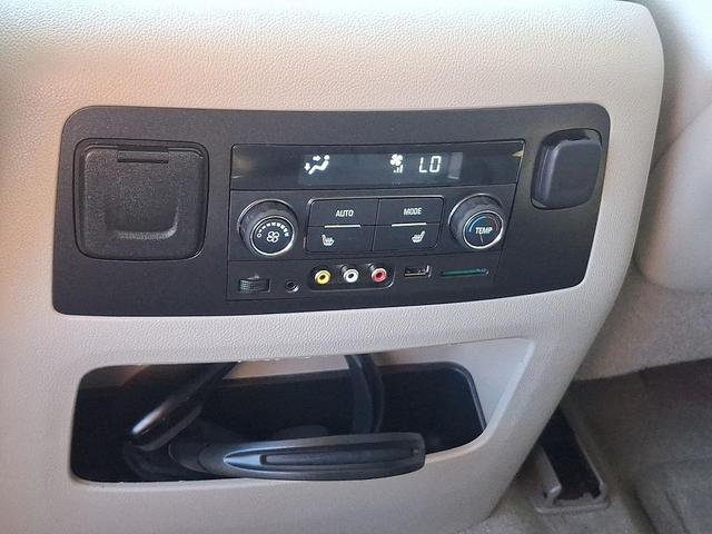 Photo of 2016 Sparkling Silver Metallic GMC Yukon