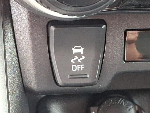 Photo of 2022 White Toyota RAV4