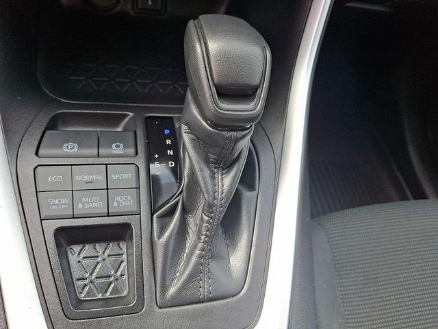 Photo of 2022 White Toyota RAV4