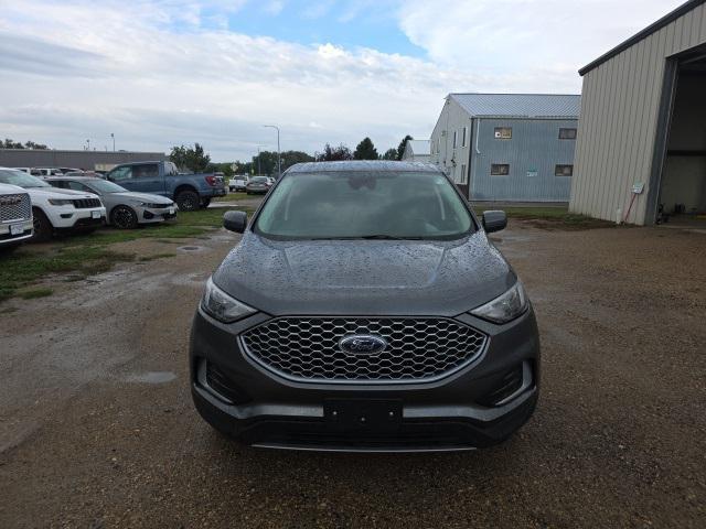 Photo of 2024 Gray Metallic Ford Edge