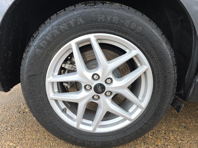 Photo of 2024 Gray Metallic Ford Edge