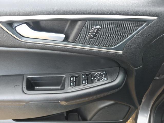 Photo of 2024 Gray Metallic Ford Edge