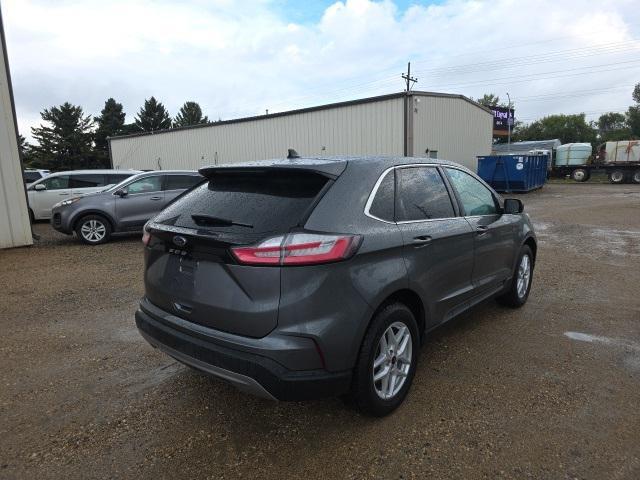 Photo of 2024 Gray Metallic Ford Edge