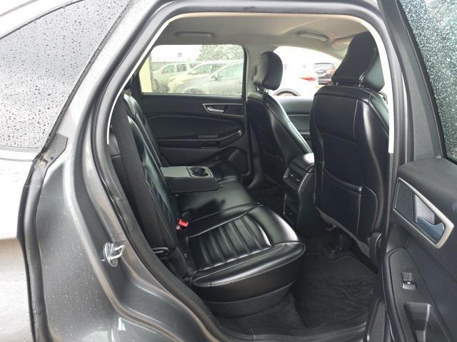 Photo of 2024 Gray Metallic Ford Edge
