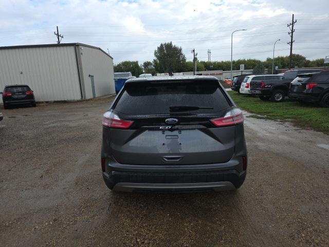 Photo of 2024 Gray Metallic Ford Edge