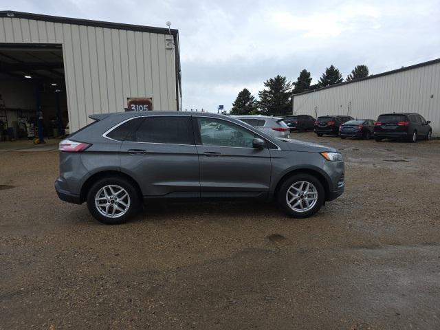 Photo of 2024 Gray Metallic Ford Edge