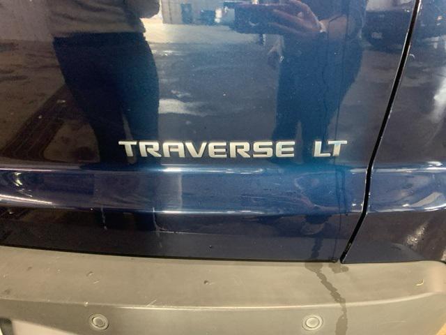 Photo of 2009 Dark Blue Metallic Chevrolet Traverse
