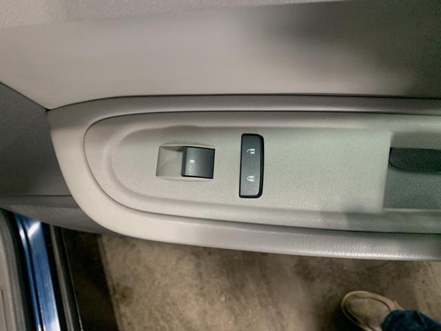 Photo of 2009 Dark Blue Metallic Chevrolet Traverse