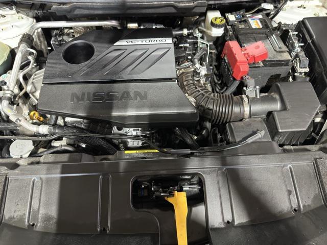 Photo of 2023 Pearl White Tricoat/Super Black Nissan Rogue