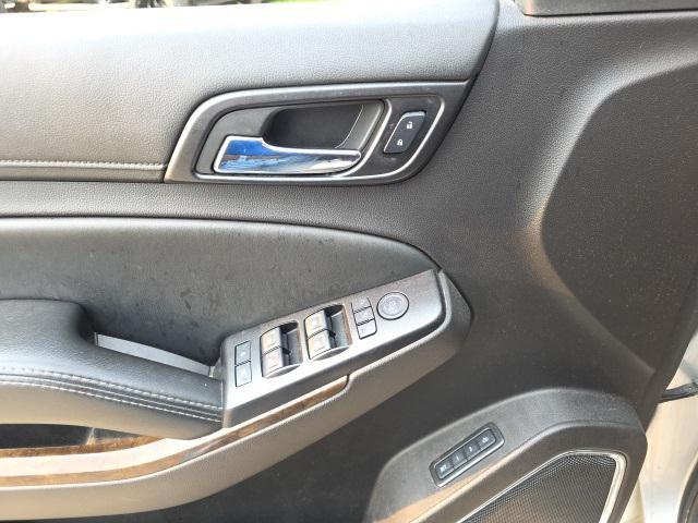 Photo of 2016 Silver Ice Metallic Chevrolet Suburban