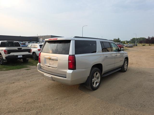 Photo of 2016 Silver Ice Metallic Chevrolet Suburban