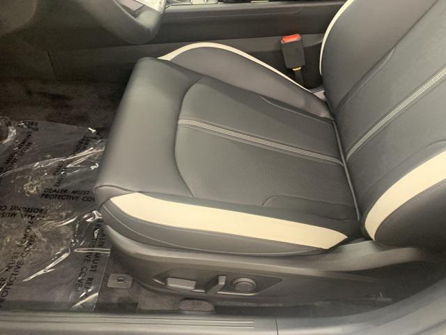 Photo of 2026 Snow White Pearl Kia K5
