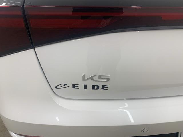 Photo of 2026 Snow White Pearl Kia K5