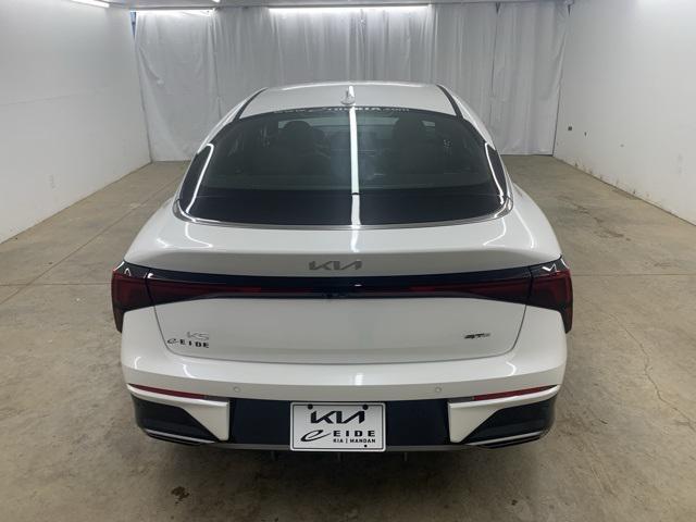 Photo of 2026 Snow White Pearl Kia K5