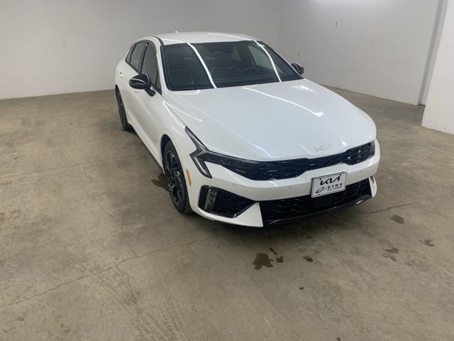 Photo of 2026 Snow White Pearl Kia K5