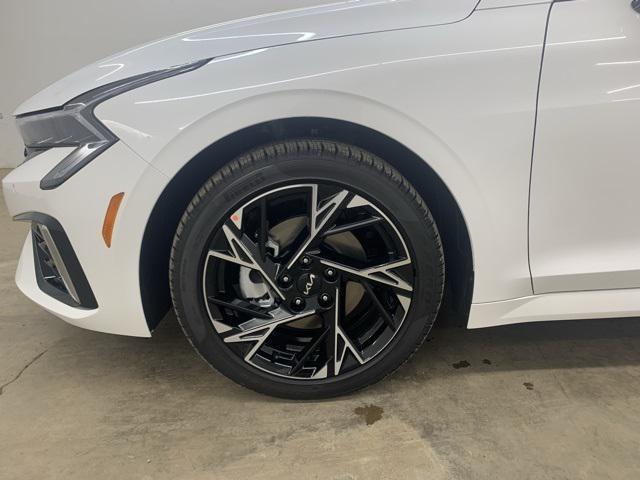 Photo of 2026 Snow White Pearl Kia K5