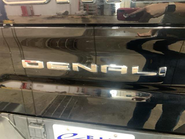 Photo of 2023 Onyx Black GMC Sierra 1500