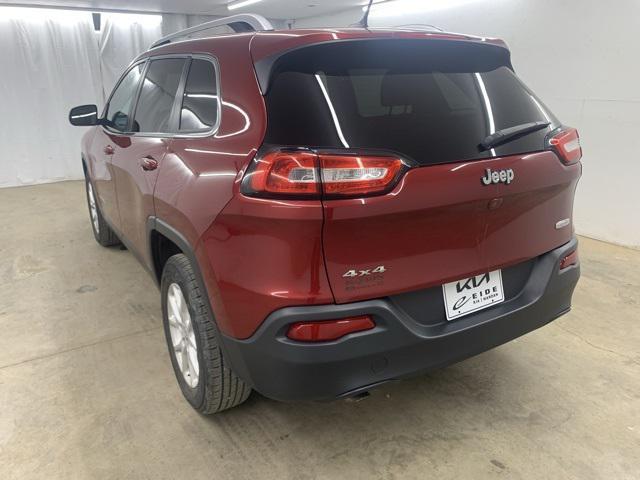 Photo of 2016 Deep Cherry Red Crystal Pearlcoat Jeep Cherokee