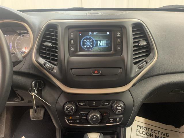 Photo of 2016 Deep Cherry Red Crystal Pearlcoat Jeep Cherokee
