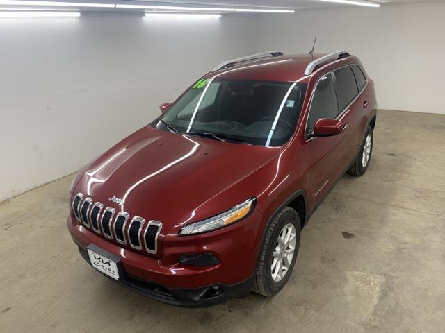 Photo of 2016 Deep Cherry Red Crystal Pearlcoat Jeep Cherokee