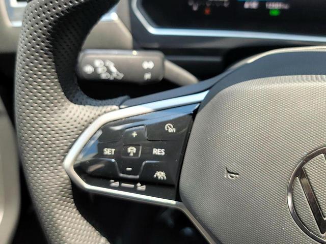 Photo of 2022 Deep Black Pearl Effect Volkswagen Tiguan