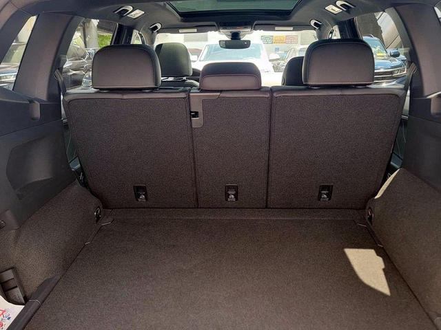 Photo of 2022 Deep Black Pearl Effect Volkswagen Tiguan