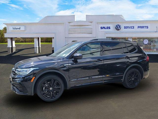 Photo of 2022 Deep Black Pearl Effect Volkswagen Tiguan