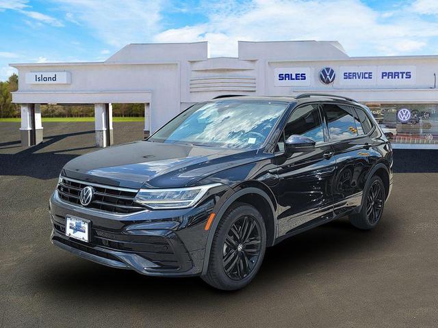 Photo of 2022 Deep Black Pearl Effect Volkswagen Tiguan