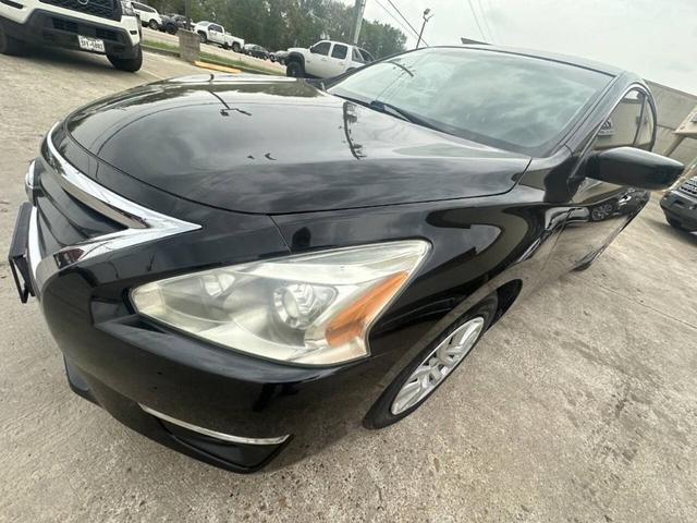 Photo of 2015 Super Black Nissan Altima