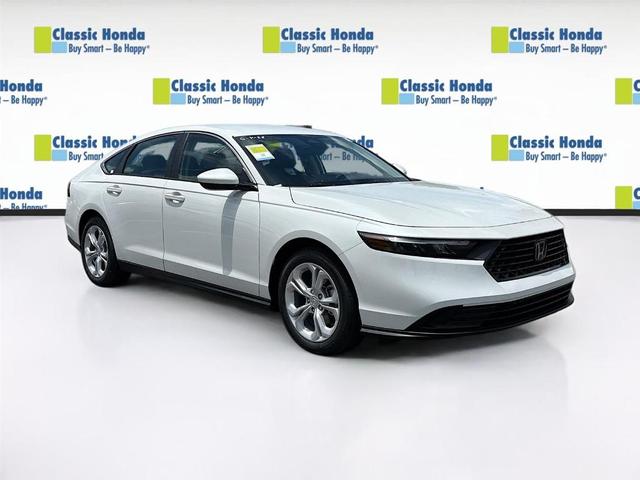 Photo of 2025 Platinum White Pearl Honda Accord