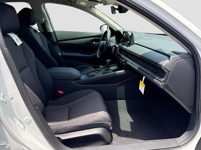 Photo of 2025 Platinum White Pearl Honda Accord