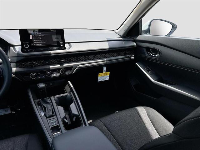Photo of 2025 Platinum White Pearl Honda Accord